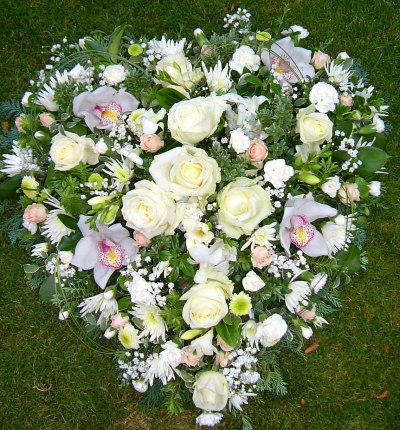 Closed Loose Heart S164 - Heart shape funeral flowers in Derby and Derbyshire by Beauty of Flowers